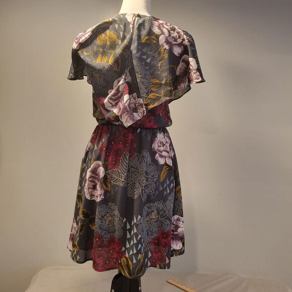 Everly Anthropologie Floral Flutter Sleeve V-Neck Dress Floral Size Small - Picture 3 of 7